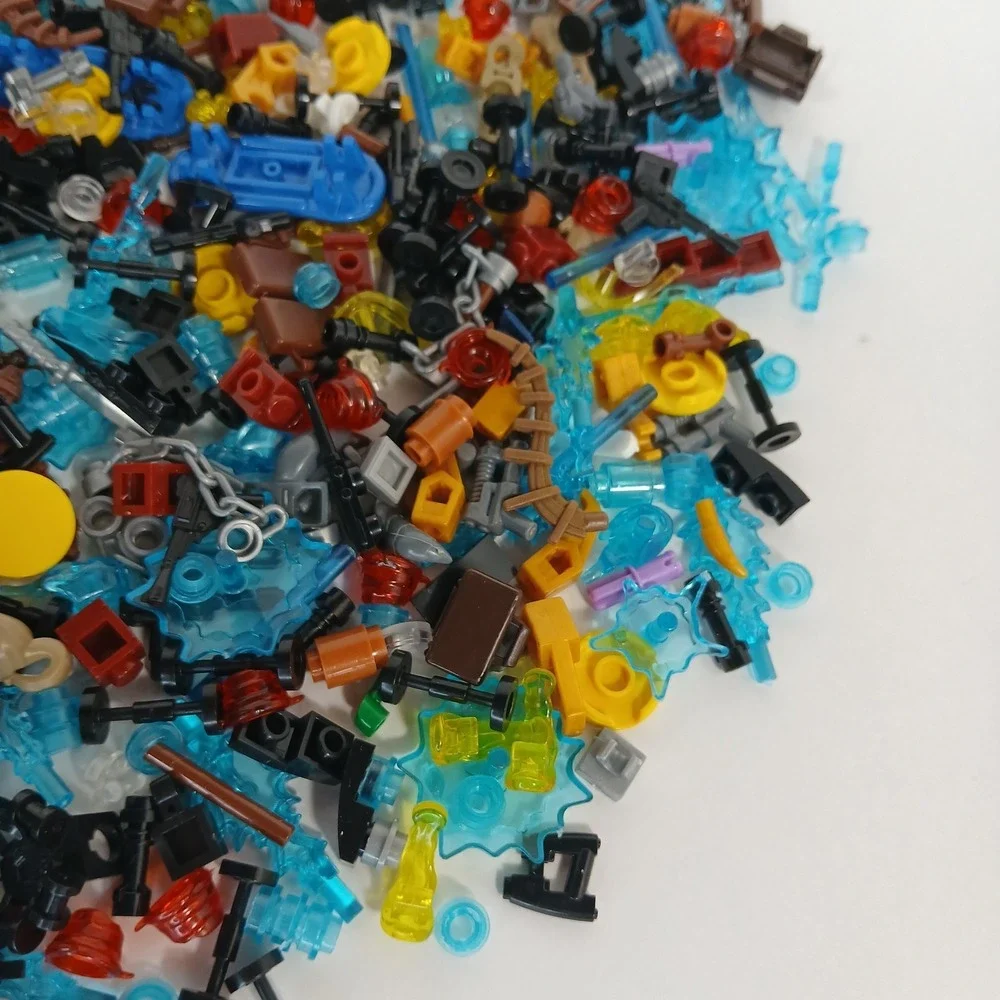 Lot Of Assorted Lego Special Pieces Weapons Wands Blue Power Rats Chains 7 Oz